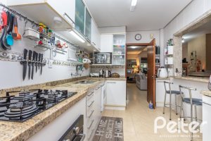 Casa à venda com 274m², 3 dormitórios, 1 suíte, 4 vagas, no bairro Ipanema em Porto Alegre