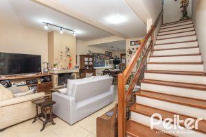 Casa à venda com 274m², 3 dormitórios, 1 suíte, 4 vagas, no bairro Ipanema em Porto Alegre