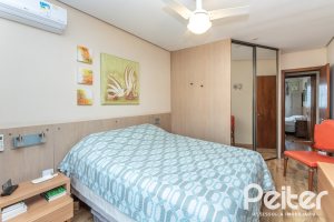 Casa à venda com 274m², 3 dormitórios, 1 suíte, 4 vagas, no bairro Ipanema em Porto Alegre