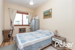 Casa à venda com 274m², 3 dormitórios, 1 suíte, 4 vagas, no bairro Ipanema em Porto Alegre