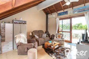 Casa à venda com 274m², 3 dormitórios, 1 suíte, 4 vagas, no bairro Ipanema em Porto Alegre