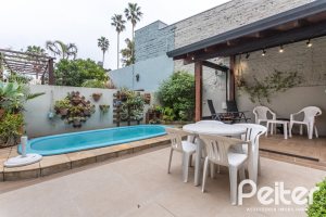 Casa à venda com 274m², 3 dormitórios, 1 suíte, 4 vagas, no bairro Ipanema em Porto Alegre