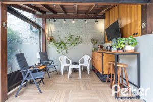 Casa à venda com 274m², 3 dormitórios, 1 suíte, 4 vagas, no bairro Ipanema em Porto Alegre