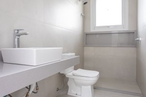 Casa em Condomínio à venda com 331m², 3 dormitórios, 3 suítes, 2 vagas, no bairro Alphaville em PORTO ALEGRE