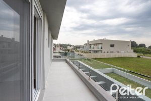 Casa em Condomínio à venda com 331m², 3 dormitórios, 3 suítes, 2 vagas, no bairro Alphaville em PORTO ALEGRE