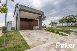 Casa em Condomínio à venda com 331m², 3 dormitórios, 3 suítes, 2 vagas, no bairro Alphaville em PORTO ALEGRE