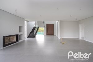 Casa em Condomínio à venda com 331m², 3 dormitórios, 3 suítes, 2 vagas, no bairro Alphaville em PORTO ALEGRE