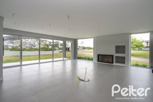 Casa em Condomínio à venda com 331m², 3 dormitórios, 3 suítes, 2 vagas, no bairro Alphaville em PORTO ALEGRE