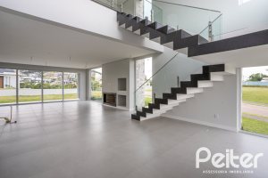 Casa em Condomínio à venda com 331m², 3 dormitórios, 3 suítes, 2 vagas, no bairro Alphaville em PORTO ALEGRE