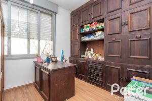 Casa à venda com 395m², 3 dormitórios, 1 suíte, 4 vagas, no bairro Sétimo Céu em Porto Alegre