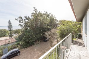 Casa à venda com 395m², 3 dormitórios, 1 suíte, 4 vagas, no bairro Sétimo Céu em Porto Alegre