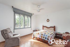 Casa à venda com 395m², 3 dormitórios, 1 suíte, 4 vagas, no bairro Sétimo Céu em Porto Alegre