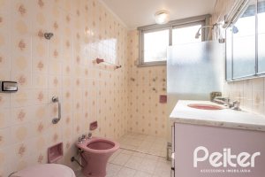Casa à venda com 395m², 3 dormitórios, 1 suíte, 4 vagas, no bairro Sétimo Céu em Porto Alegre