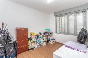 Casa à venda com 395m², 3 dormitórios, 1 suíte, 4 vagas, no bairro Sétimo Céu em Porto Alegre