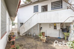 Casa à venda com 395m², 3 dormitórios, 1 suíte, 4 vagas, no bairro Sétimo Céu em Porto Alegre