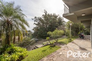 Casa à venda com 395m², 3 dormitórios, 1 suíte, 4 vagas, no bairro Sétimo Céu em Porto Alegre