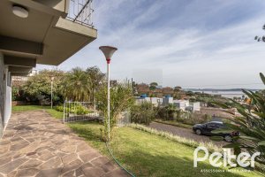 Casa à venda com 395m², 3 dormitórios, 1 suíte, 4 vagas, no bairro Sétimo Céu em Porto Alegre