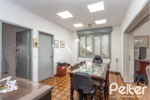 Casa à venda com 395m², 3 dormitórios, 1 suíte, 4 vagas, no bairro Sétimo Céu em Porto Alegre