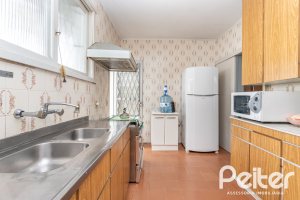 Casa à venda com 395m², 3 dormitórios, 1 suíte, 4 vagas, no bairro Sétimo Céu em Porto Alegre
