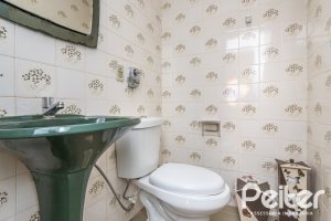 Casa à venda com 395m², 3 dormitórios, 1 suíte, 4 vagas, no bairro Sétimo Céu em Porto Alegre