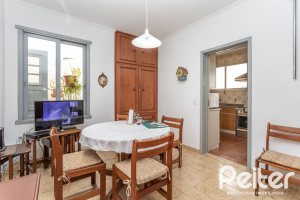 Casa à venda com 395m², 3 dormitórios, 1 suíte, 4 vagas, no bairro Sétimo Céu em Porto Alegre