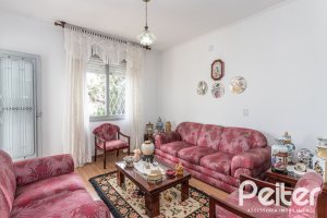 Casa à venda com 395m², 3 dormitórios, 1 suíte, 4 vagas, no bairro Sétimo Céu em Porto Alegre