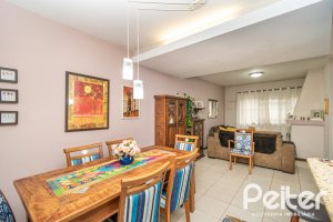 Casa à venda com 231m², 3 dormitórios, 1 suíte, 2 vagas, no bairro Ipanema em Porto Alegre