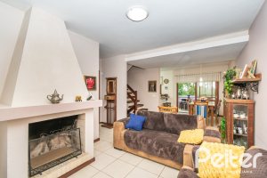 Casa à venda com 231m², 3 dormitórios, 1 suíte, 2 vagas, no bairro Ipanema em Porto Alegre