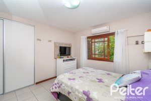 Casa à venda com 231m², 3 dormitórios, 1 suíte, 2 vagas, no bairro Ipanema em Porto Alegre