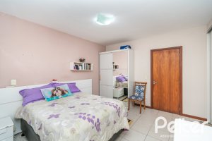 Casa à venda com 231m², 3 dormitórios, 1 suíte, 2 vagas, no bairro Ipanema em Porto Alegre