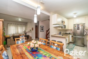 Casa à venda com 231m², 3 dormitórios, 1 suíte, 2 vagas, no bairro Ipanema em Porto Alegre