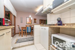 Casa à venda com 231m², 3 dormitórios, 1 suíte, 2 vagas, no bairro Ipanema em Porto Alegre