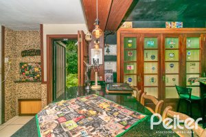 Casa à venda com 231m², 3 dormitórios, 1 suíte, 2 vagas, no bairro Ipanema em Porto Alegre