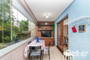 Casa à venda com 231m², 3 dormitórios, 1 suíte, 2 vagas, no bairro Ipanema em Porto Alegre