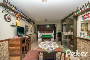 Casa à venda com 231m², 3 dormitórios, 1 suíte, 2 vagas, no bairro Ipanema em Porto Alegre