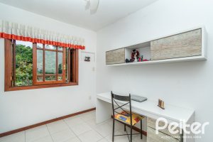 Casa à venda com 231m², 3 dormitórios, 1 suíte, 2 vagas, no bairro Ipanema em Porto Alegre