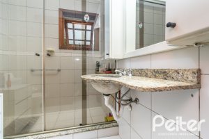 Casa à venda com 231m², 3 dormitórios, 1 suíte, 2 vagas, no bairro Ipanema em Porto Alegre