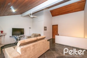 Casa à venda com 231m², 3 dormitórios, 1 suíte, 2 vagas, no bairro Ipanema em Porto Alegre