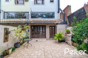 Casa à venda com 231m², 3 dormitórios, 1 suíte, 2 vagas, no bairro Ipanema em Porto Alegre