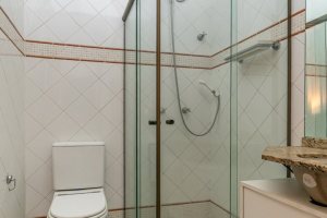 Casa em Condomínio à venda com 279m², 3 dormitórios, 1 suíte, 4 vagas, no bairro Jardim Isabel em Porto Alegre