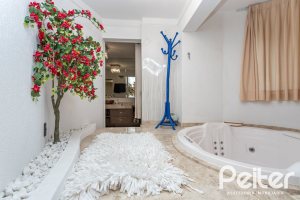 Casa em Condomínio à venda com 592m², 3 dormitórios, 3 suítes, 4 vagas, no bairro Terra Ville em PORTO ALEGRE