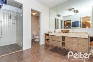 Casa em Condomínio à venda com 592m², 3 dormitórios, 3 suítes, 4 vagas, no bairro Terra Ville em PORTO ALEGRE