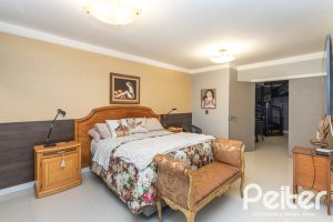 Casa em Condomínio à venda com 592m², 3 dormitórios, 3 suítes, 4 vagas, no bairro Terra Ville em PORTO ALEGRE