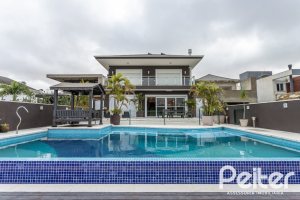 Casa em Condomínio à venda com 506m², 4 dormitórios, 4 suítes, 4 vagas, no bairro Terra Ville em Porto Alegre