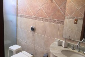 Casa em Condomínio à venda com 190m², 3 dormitórios, 1 suíte, 2 vagas, no bairro Ipanema em Porto Alegre