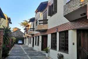 Casa em Condomínio à venda com 190m², 3 dormitórios, 1 suíte, 2 vagas, no bairro Ipanema em Porto Alegre