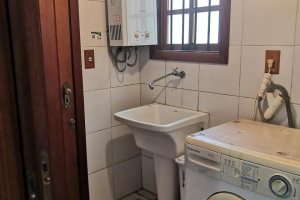 Casa em Condomínio à venda com 190m², 3 dormitórios, 1 suíte, 2 vagas, no bairro Ipanema em Porto Alegre