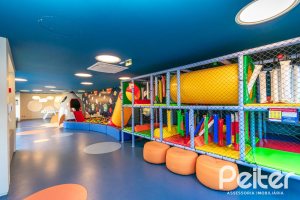 Apartamento à venda com 59m², 2 dormitórios, 1 suíte, 1 vaga, no bairro Jardim do Salso em Porto Alegre