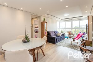 Apartamento à venda com 70m², 2 dormitórios, 1 suíte, 2 vagas, no bairro Cristal em Porto Alegre