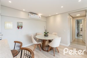 Apartamento à venda com 70m², 2 dormitórios, 1 suíte, 2 vagas, no bairro Cristal em Porto Alegre